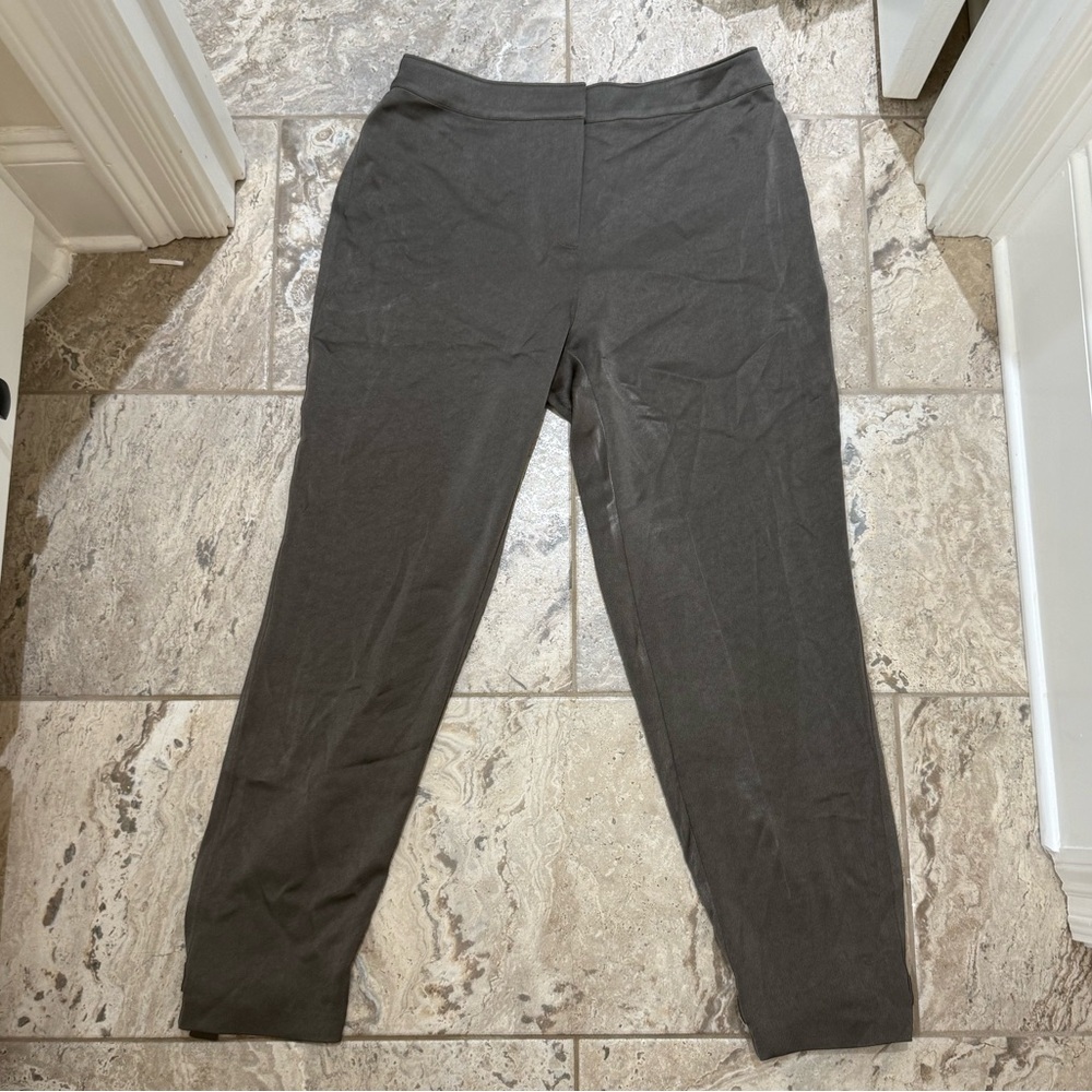 Black Label Chicos silk ankle pull on pants in olive